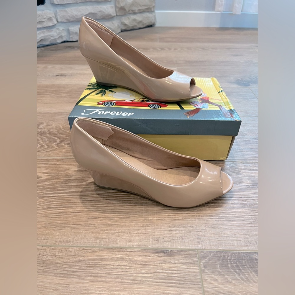 Forever women’s wedged heels, beige, size 9
